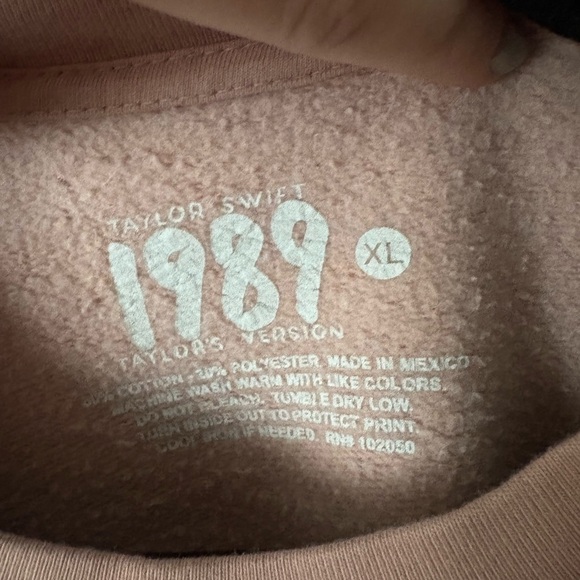 Taylor Swift Pink Sweatshirt - Picture 3 of 3